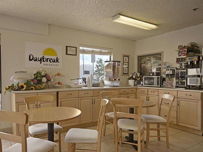 Days Inn By Wyndham Fresno South Extérieur photo