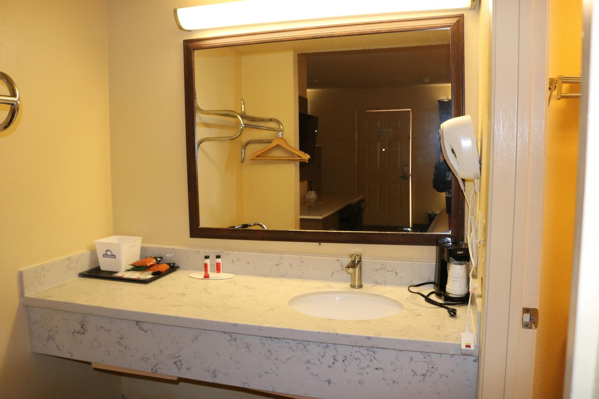 Days Inn By Wyndham Fresno South Extérieur photo