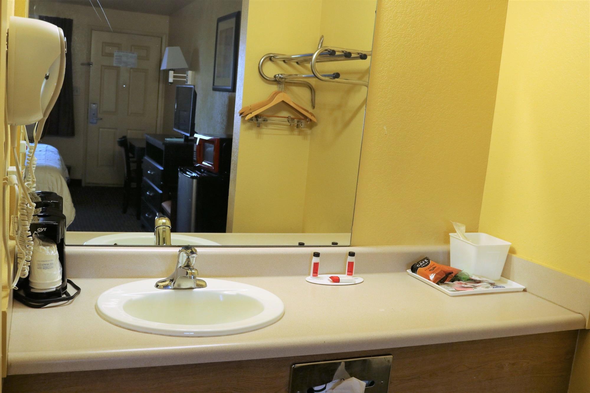 Days Inn By Wyndham Fresno South Extérieur photo