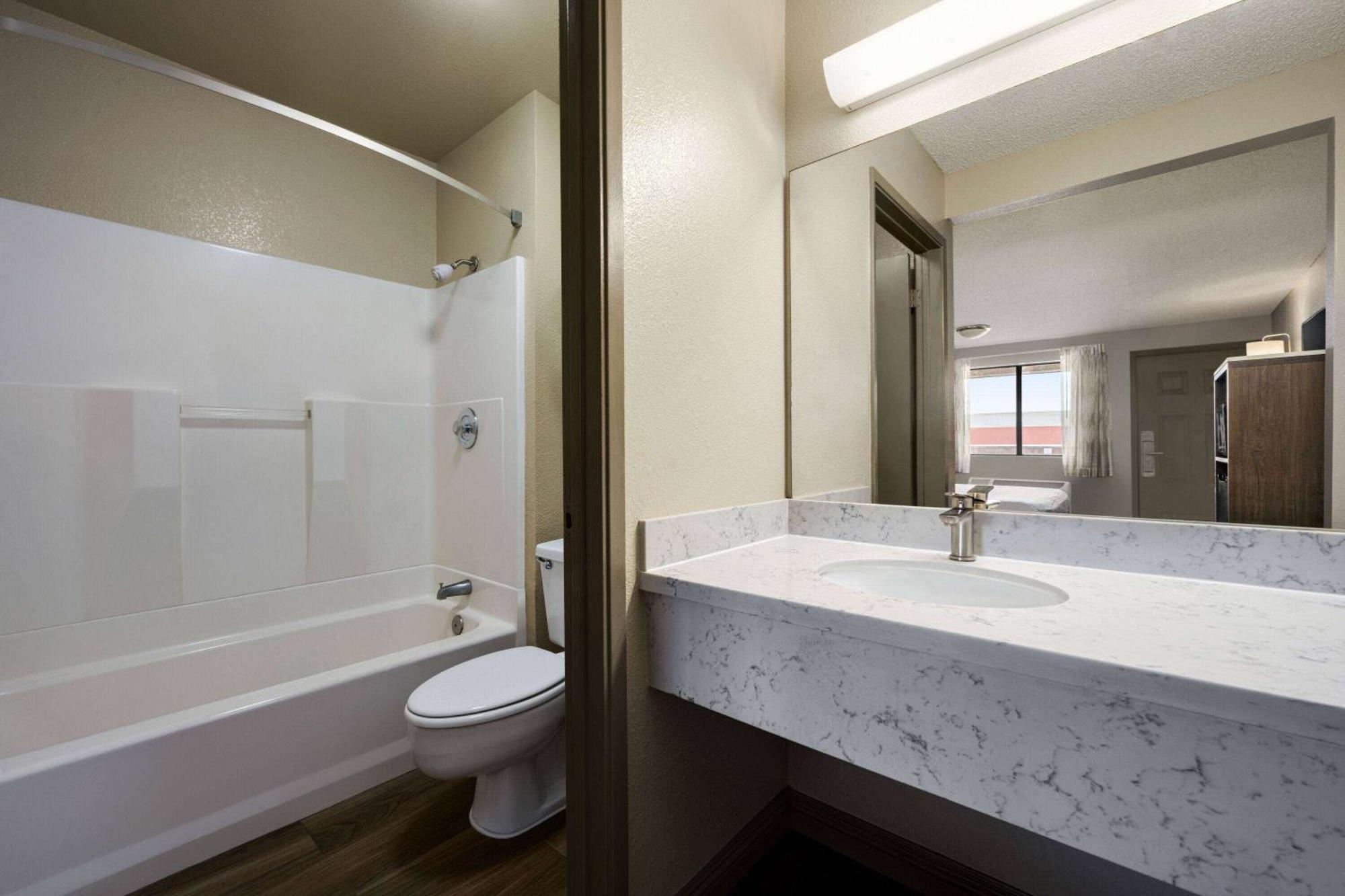 Days Inn By Wyndham Fresno South Extérieur photo